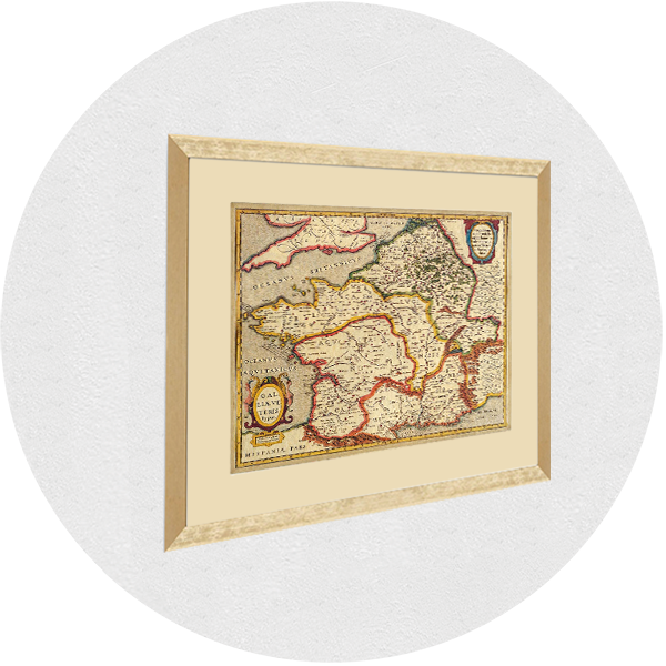 Vecchia mappa incorniciata della Francia, passpartout beige con cornice dorata dell'Europa occidentale