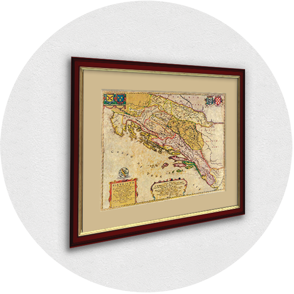 Vecchia mappa incorniciata dell'antica Pannonia cornice bordeaux drap passpartout