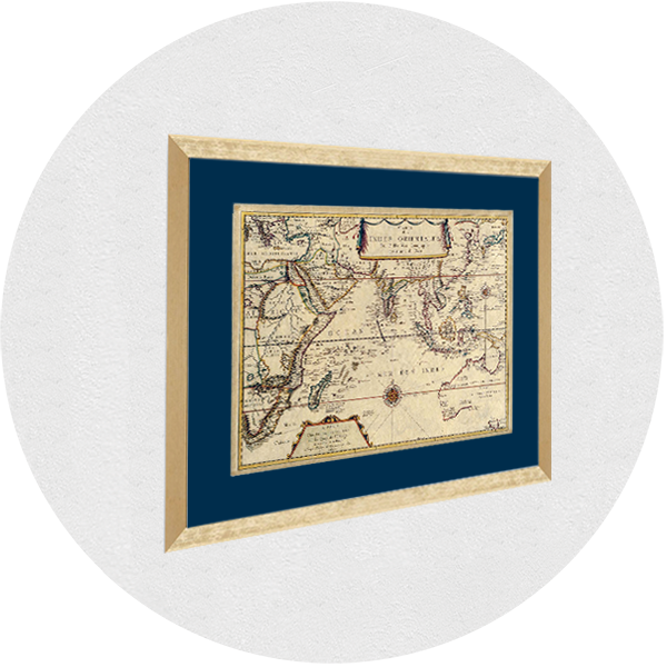 Gerahmte alte Karte des Indischen Ozeans goldener Rahmen blaues Passpartout