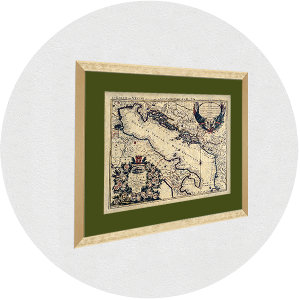 Gerahmte alte Karte der Adria goldener Rahmen olivgrünes Passpartout