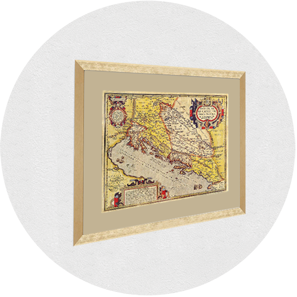 Vecchia mappa incorniciata dell'antica Pannonia cornice dorata drap passpartout